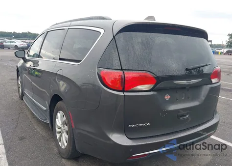 2017 Chrysler Pacifica Touring-L z USA, uszkodzony, nr VIN 2C4RC1BG4HR661353